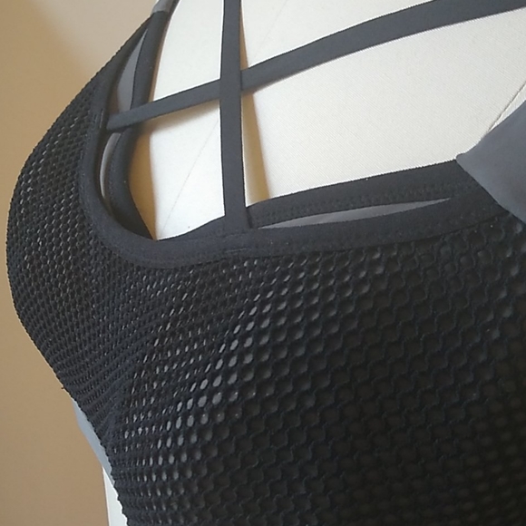 Torrid Strappy Mesh Sports Bra 40C - Picture 3 of 4